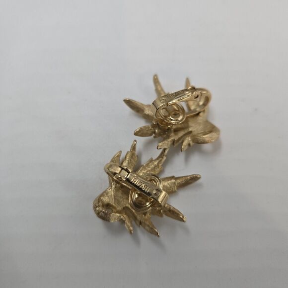 Vintage Crown Trifari Leaf Clip-On Earrings Brushed Gold Tone Excellent Conditio - Picture 4 of 5